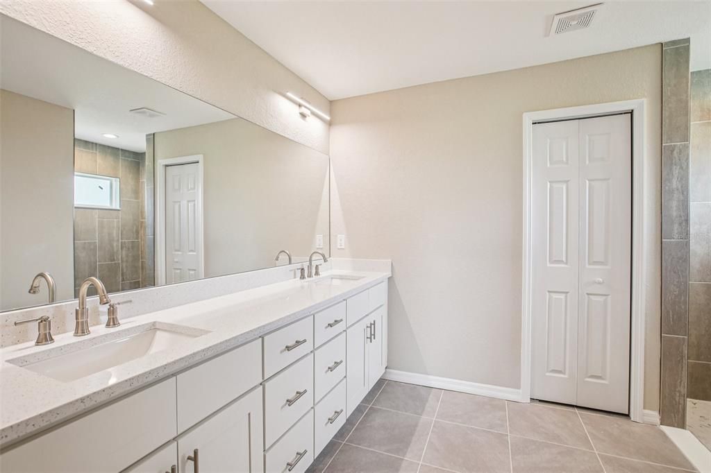 For Sale: $399,900 (3 beds, 2 baths, 1884 Square Feet)