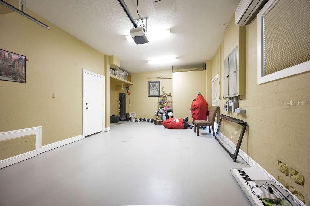 For Sale: $3,900,000 (5 beds, 4 baths, 4571 Square Feet)