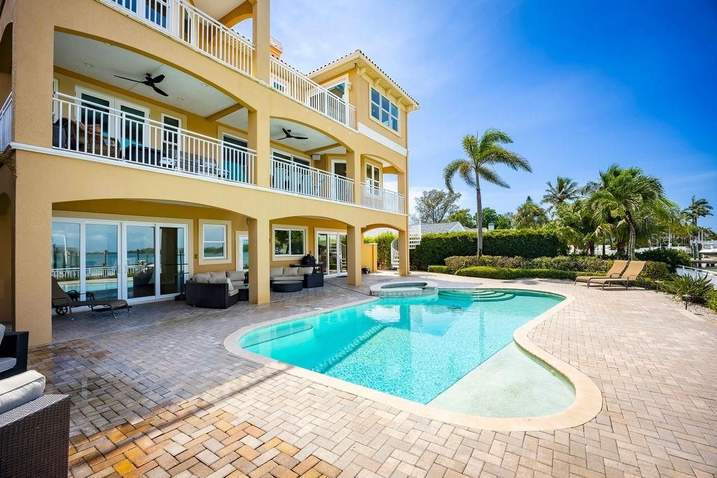 For Sale: $3,900,000 (5 beds, 4 baths, 4571 Square Feet)