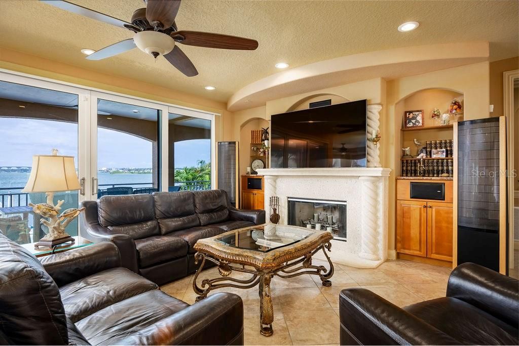For Sale: $3,900,000 (5 beds, 4 baths, 4571 Square Feet)