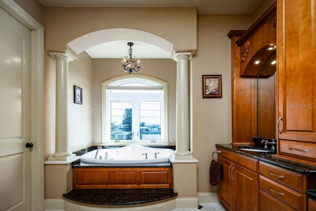 For Sale: $3,900,000 (5 beds, 4 baths, 4571 Square Feet)