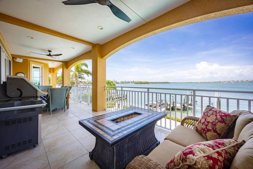 For Sale: $3,900,000 (5 beds, 4 baths, 4571 Square Feet)