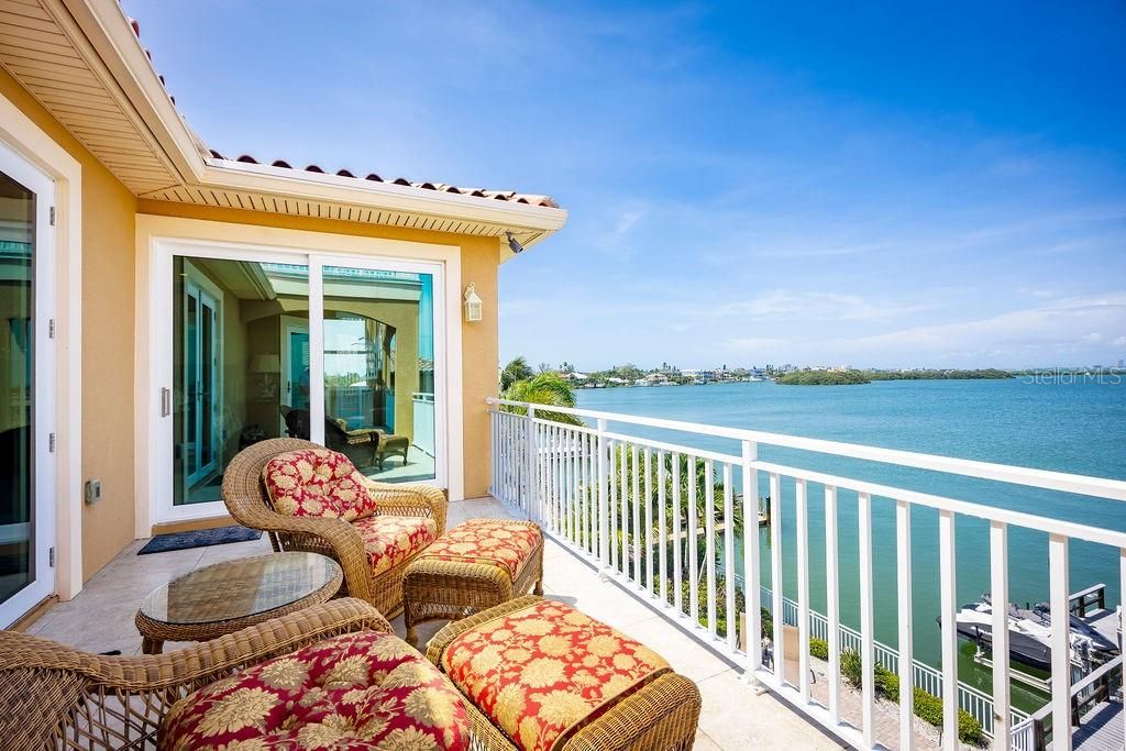 For Sale: $3,900,000 (5 beds, 4 baths, 4571 Square Feet)