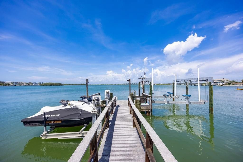 For Sale: $3,900,000 (5 beds, 4 baths, 4571 Square Feet)