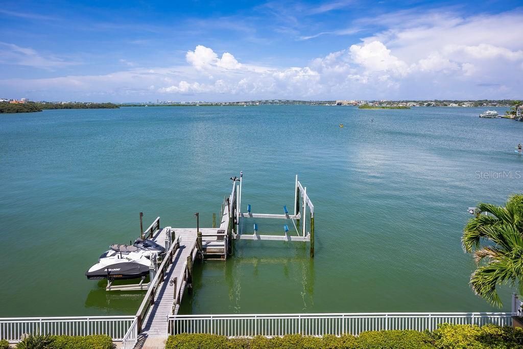 For Sale: $3,900,000 (5 beds, 4 baths, 4571 Square Feet)