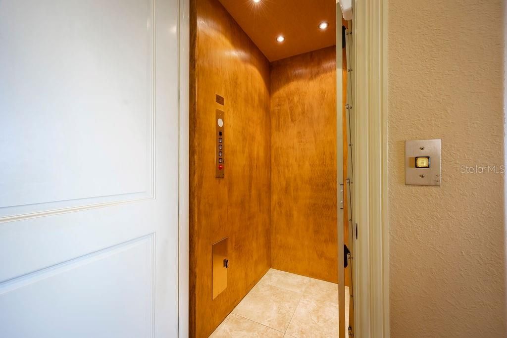 For Sale: $3,900,000 (5 beds, 4 baths, 4571 Square Feet)