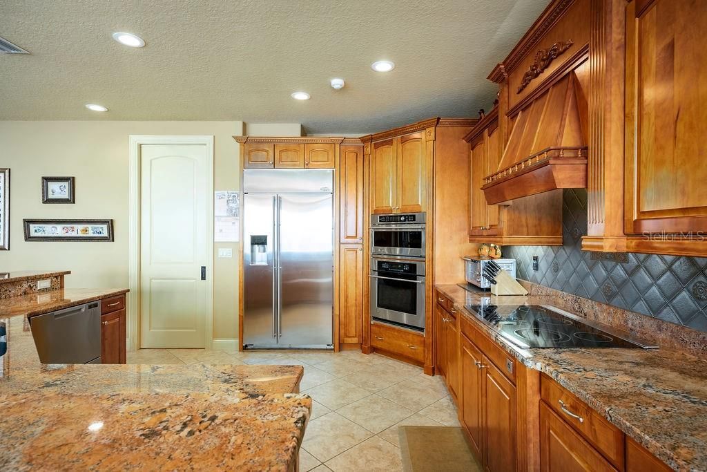 For Sale: $3,900,000 (5 beds, 4 baths, 4571 Square Feet)