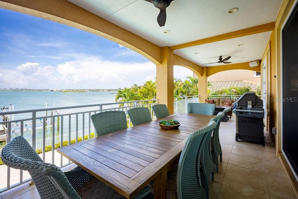 For Sale: $3,900,000 (5 beds, 4 baths, 4571 Square Feet)