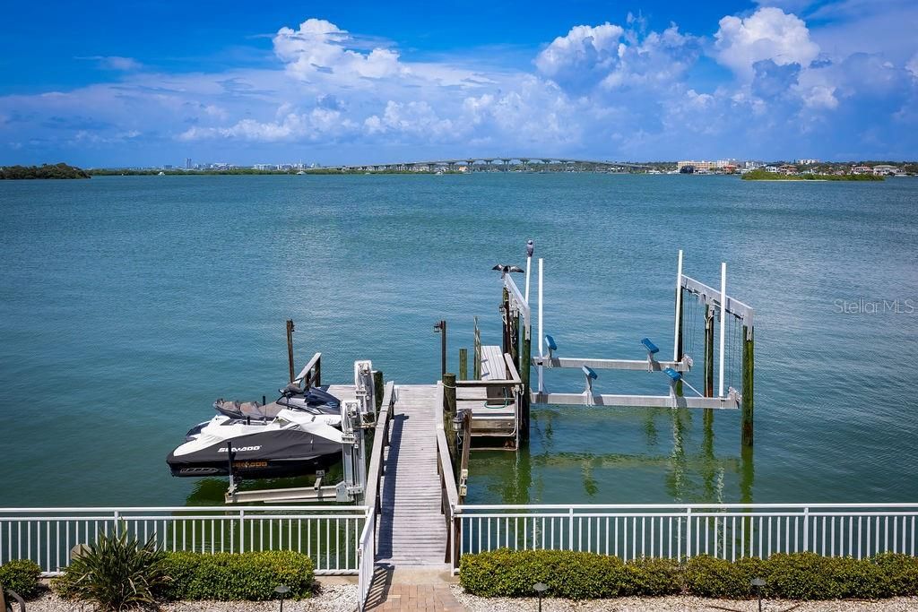 For Sale: $3,900,000 (5 beds, 4 baths, 4571 Square Feet)