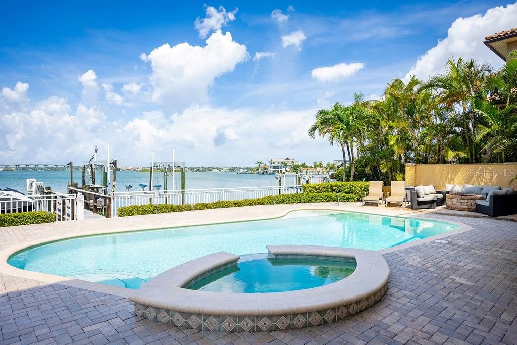 For Sale: $3,900,000 (5 beds, 4 baths, 4571 Square Feet)