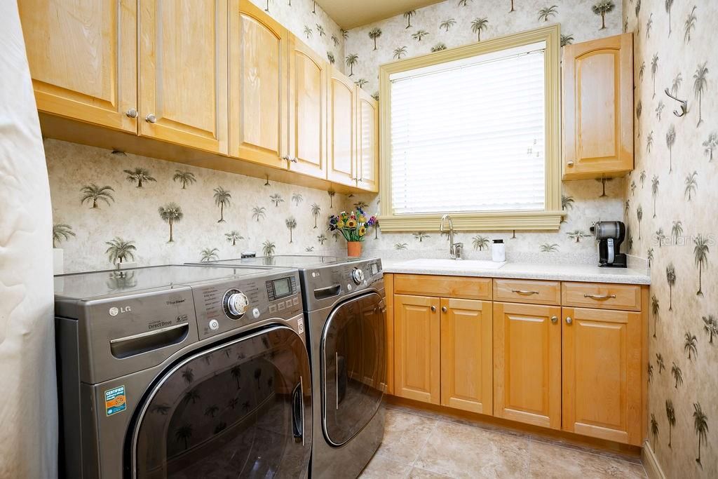 For Sale: $3,900,000 (5 beds, 4 baths, 4571 Square Feet)