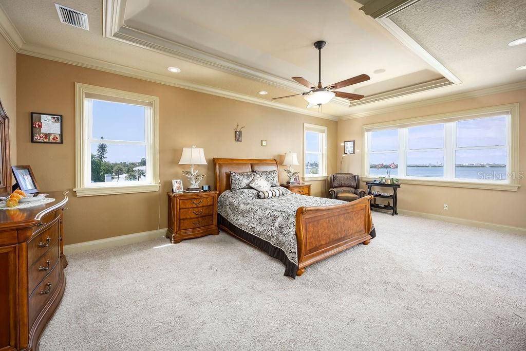 For Sale: $3,900,000 (5 beds, 4 baths, 4571 Square Feet)