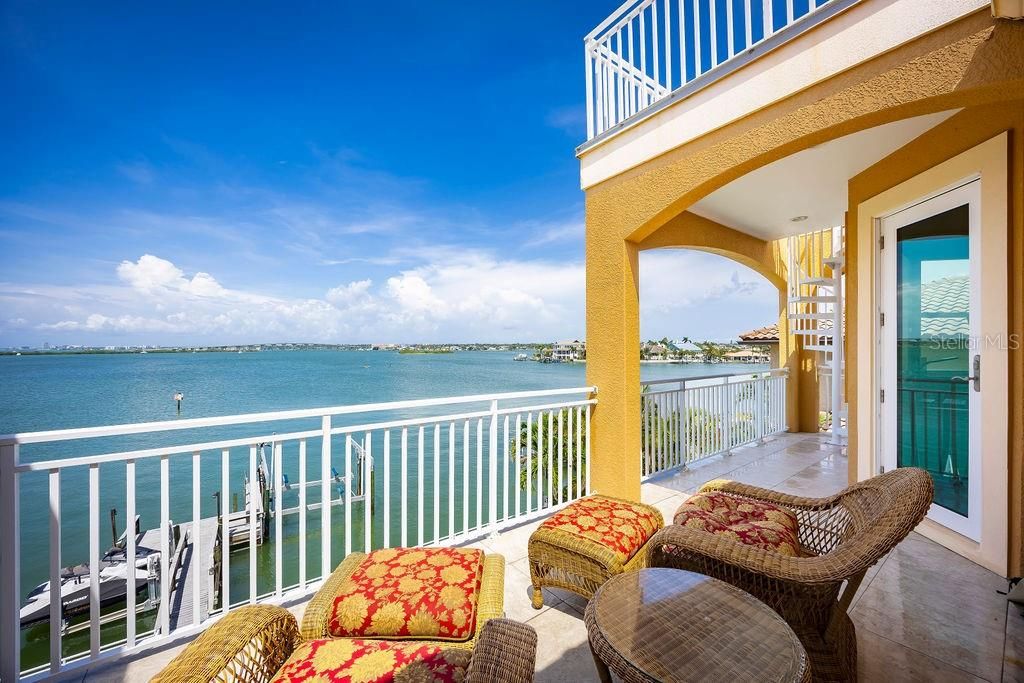 For Sale: $3,900,000 (5 beds, 4 baths, 4571 Square Feet)