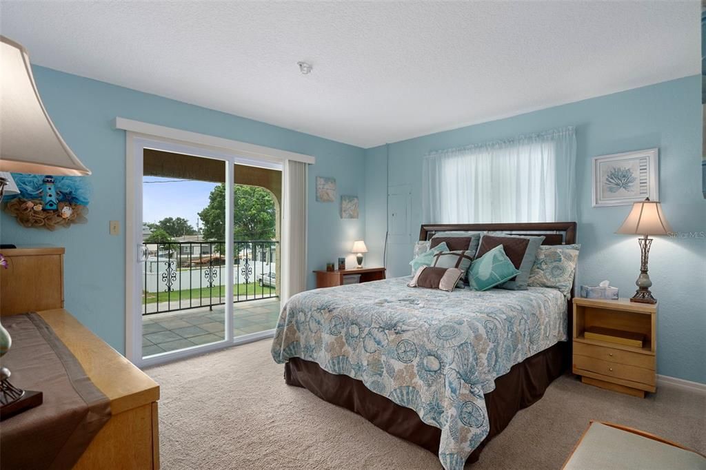 Activo con contrato: $525,000 (3 camas, 2 baños, 1904 Pies cuadrados)