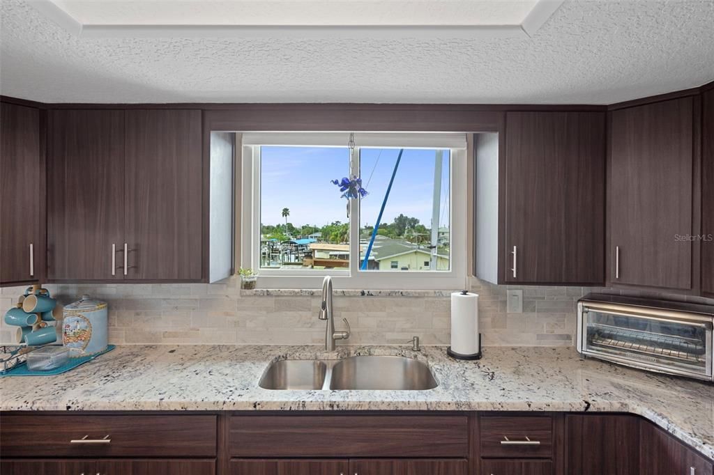 Activo con contrato: $525,000 (3 camas, 2 baños, 1904 Pies cuadrados)