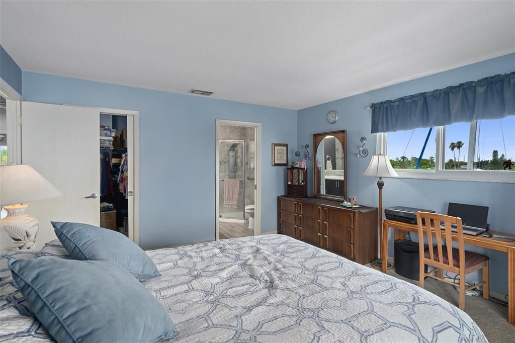 Activo con contrato: $525,000 (3 camas, 2 baños, 1904 Pies cuadrados)