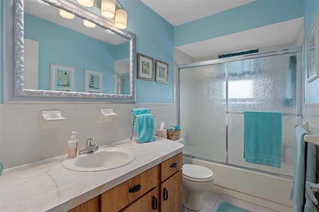 Activo con contrato: $525,000 (3 camas, 2 baños, 1904 Pies cuadrados)