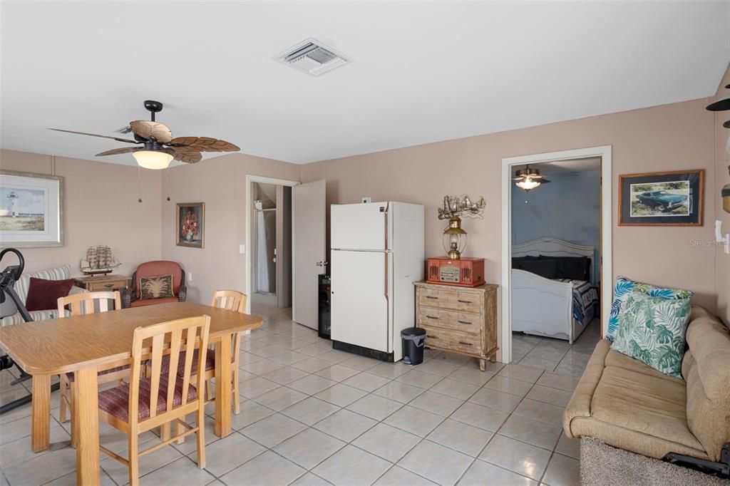 Activo con contrato: $525,000 (3 camas, 2 baños, 1904 Pies cuadrados)