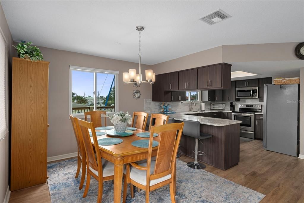 Activo con contrato: $525,000 (3 camas, 2 baños, 1904 Pies cuadrados)