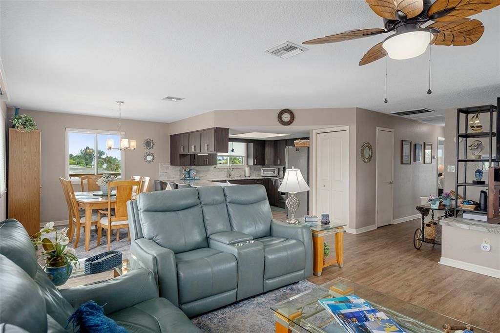 Activo con contrato: $525,000 (3 camas, 2 baños, 1904 Pies cuadrados)