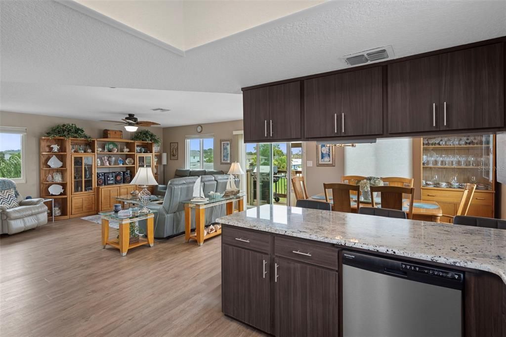 Activo con contrato: $525,000 (3 camas, 2 baños, 1904 Pies cuadrados)