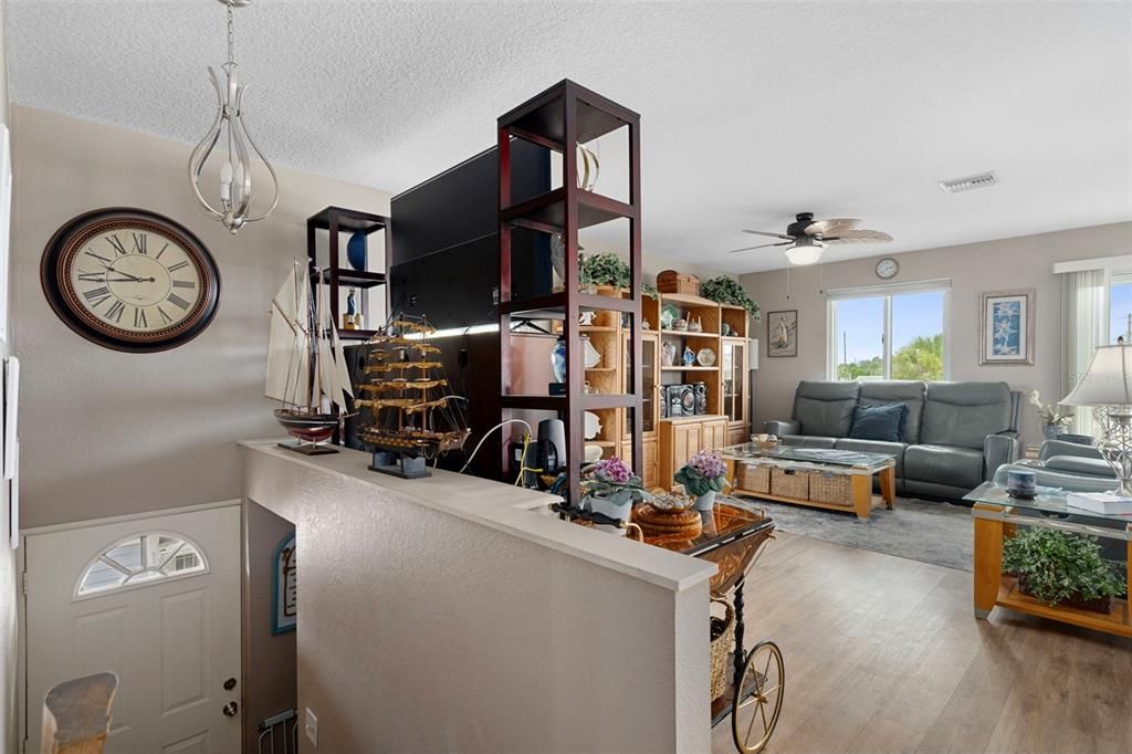 Activo con contrato: $525,000 (3 camas, 2 baños, 1904 Pies cuadrados)