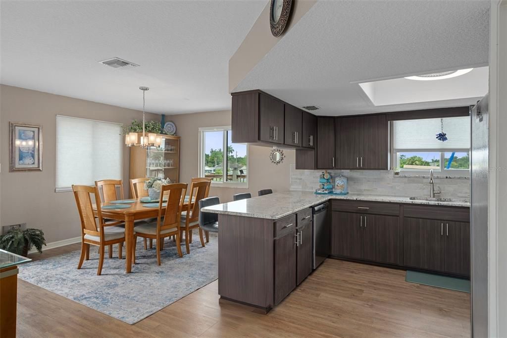 Activo con contrato: $525,000 (3 camas, 2 baños, 1904 Pies cuadrados)