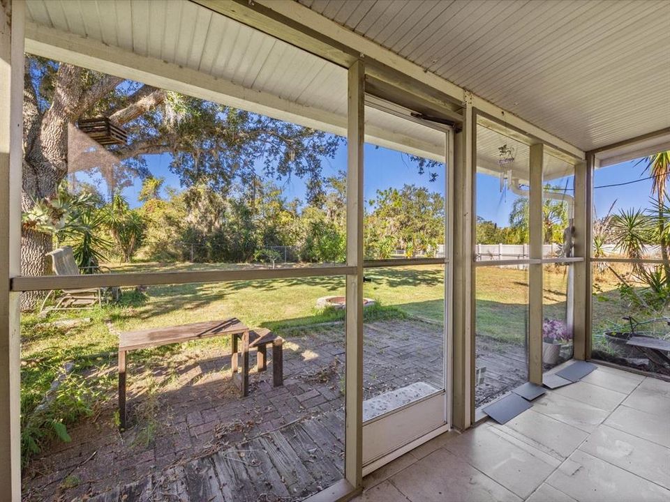 Active With Contract: $299,500 (3 beds, 2 baths, 1232 Square Feet)