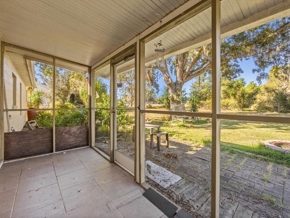 Active With Contract: $299,500 (3 beds, 2 baths, 1232 Square Feet)