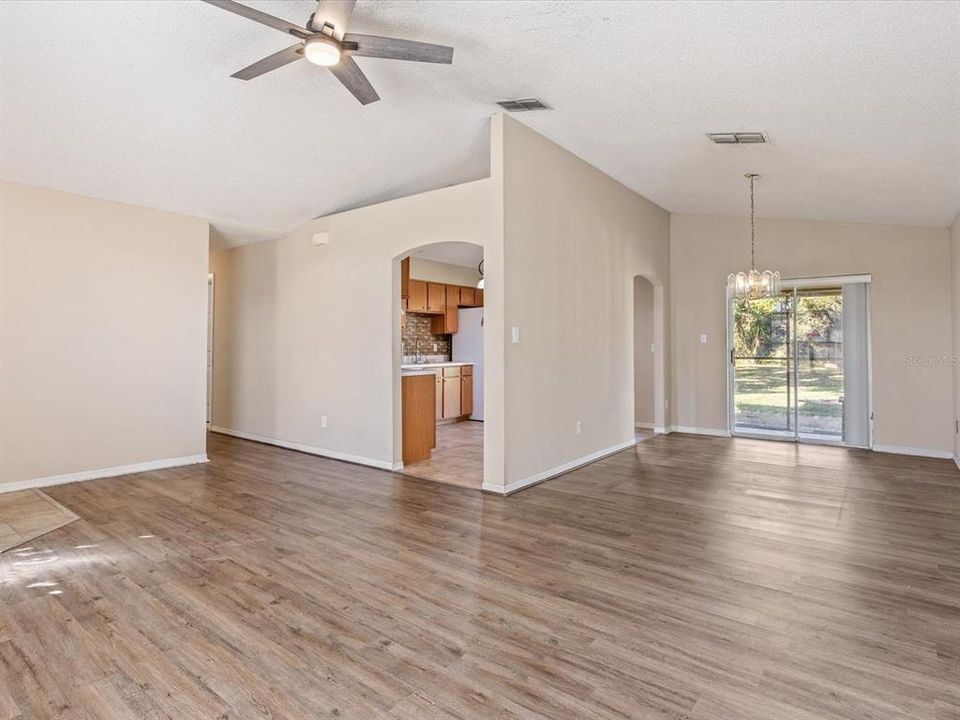 Active With Contract: $299,500 (3 beds, 2 baths, 1232 Square Feet)