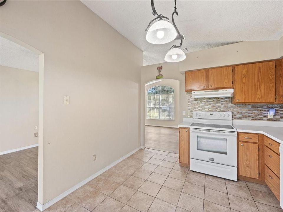 Active With Contract: $299,500 (3 beds, 2 baths, 1232 Square Feet)