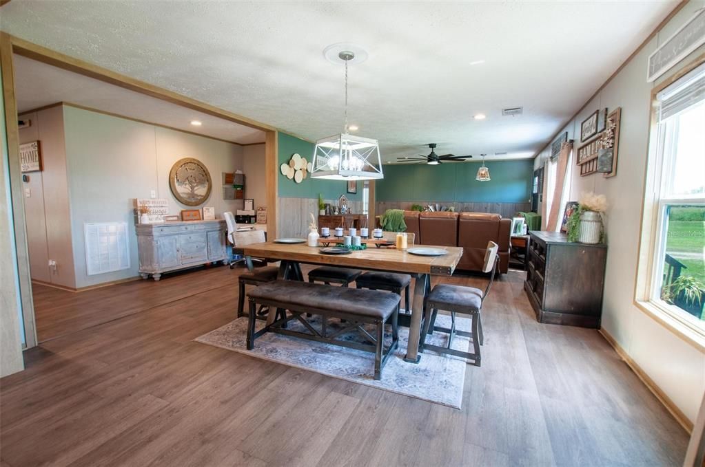 待售: $475,000 (4 贝兹, 2 浴室, 2280 平方英尺)