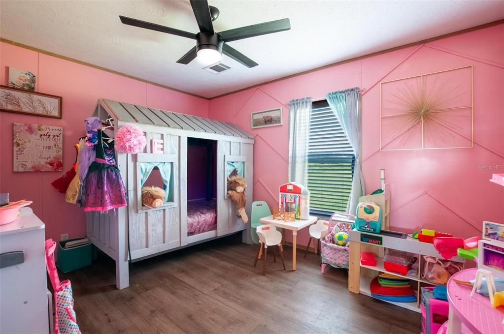 待售: $475,000 (4 贝兹, 2 浴室, 2280 平方英尺)