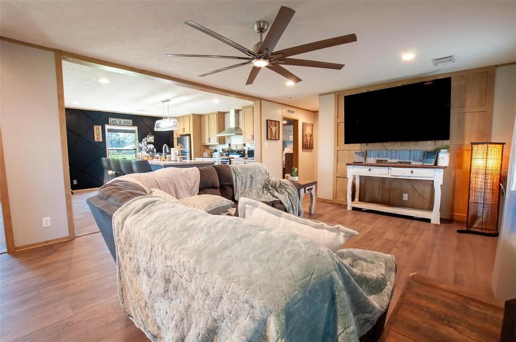 待售: $475,000 (4 贝兹, 2 浴室, 2280 平方英尺)