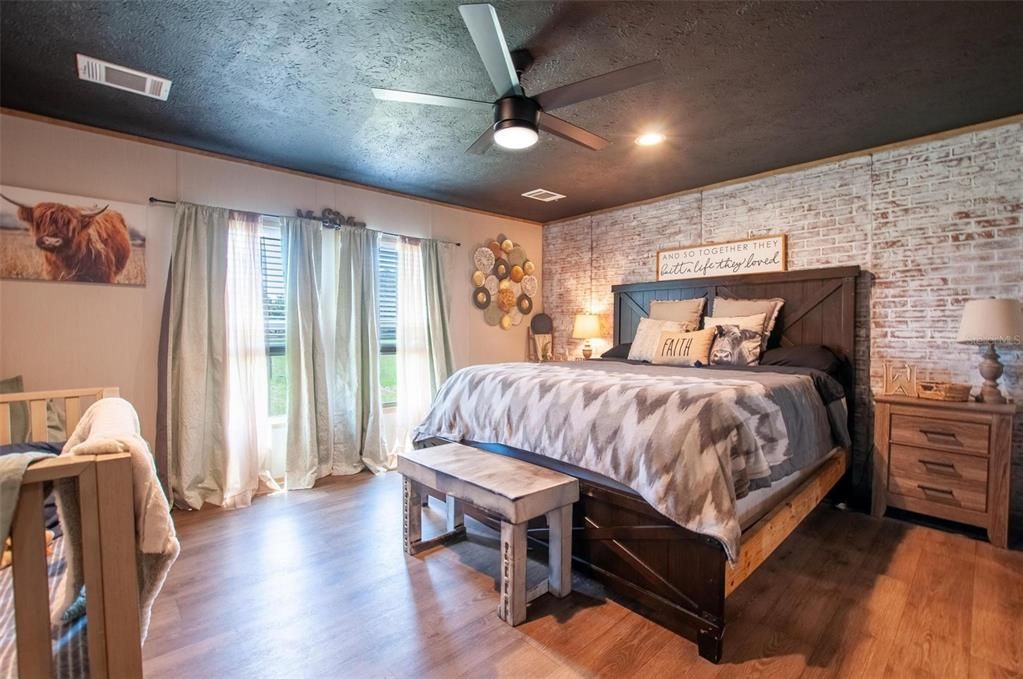 待售: $475,000 (4 贝兹, 2 浴室, 2280 平方英尺)