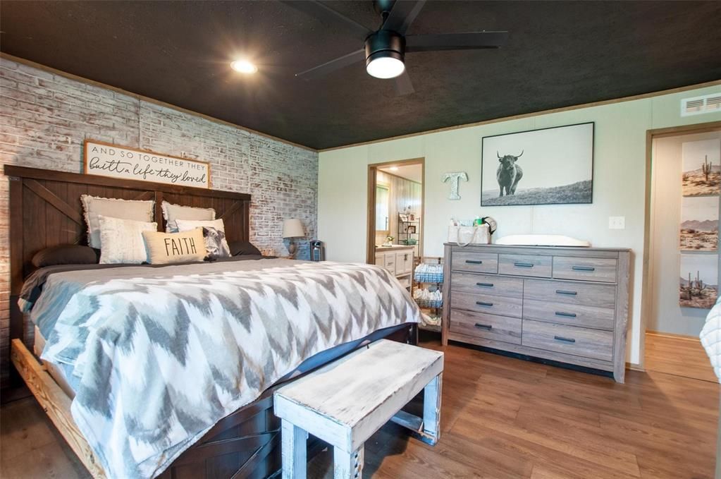 待售: $475,000 (4 贝兹, 2 浴室, 2280 平方英尺)