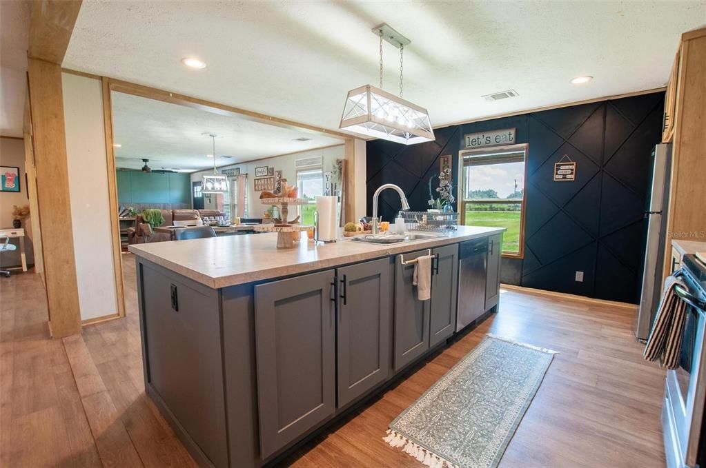 待售: $475,000 (4 贝兹, 2 浴室, 2280 平方英尺)