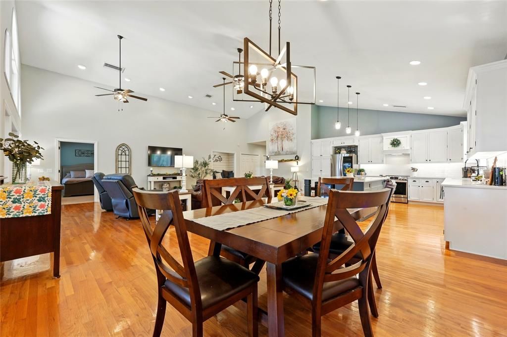 待售: $1,467,350 (4 贝兹, 3 浴室, 3855 平方英尺)