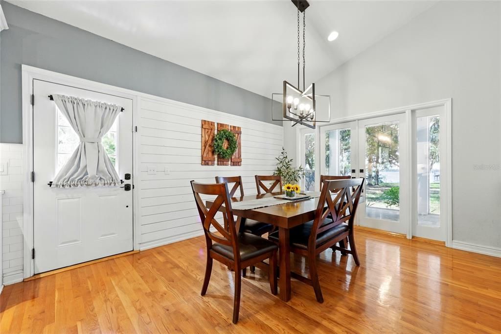 待售: $1,467,350 (4 贝兹, 3 浴室, 3855 平方英尺)