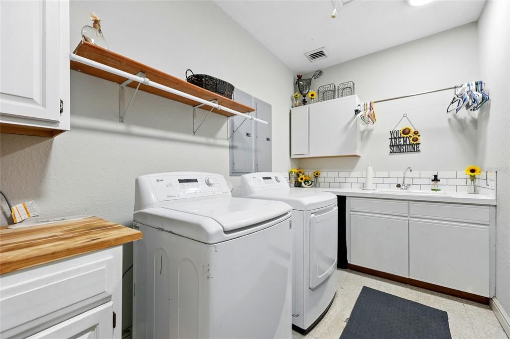 待售: $1,467,350 (4 贝兹, 3 浴室, 3855 平方英尺)