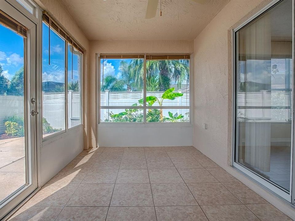 合同活跃: $359,000 (3 贝兹, 2 浴室, 1398 平方英尺)