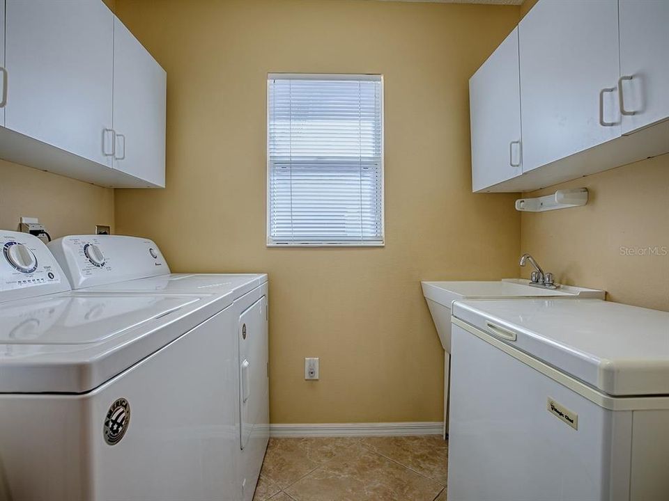 合同活跃: $359,000 (3 贝兹, 2 浴室, 1398 平方英尺)