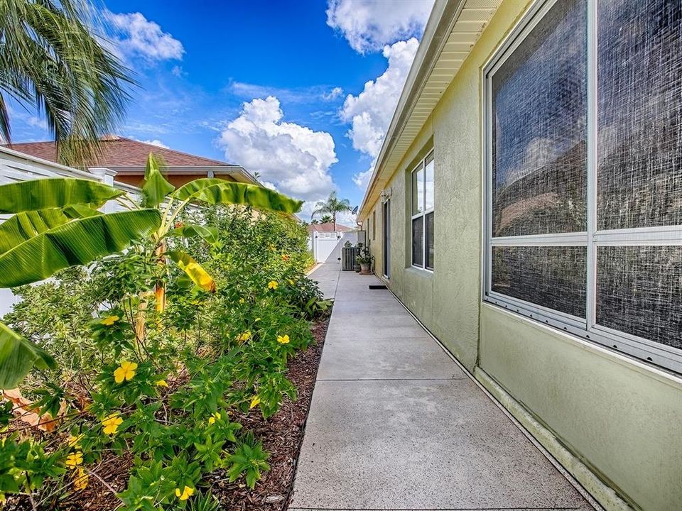 合同活跃: $359,000 (3 贝兹, 2 浴室, 1398 平方英尺)