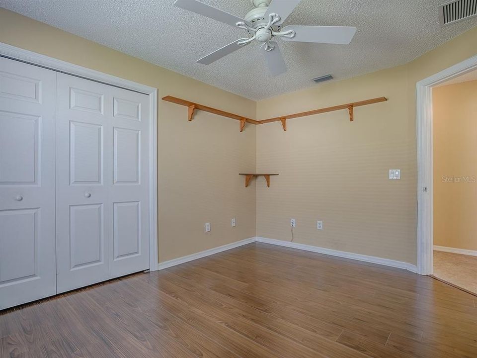 合同活跃: $359,000 (3 贝兹, 2 浴室, 1398 平方英尺)