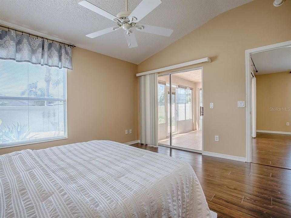 合同活跃: $359,000 (3 贝兹, 2 浴室, 1398 平方英尺)