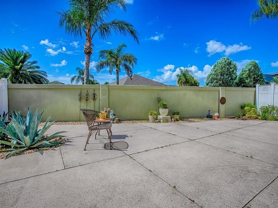 合同活跃: $359,000 (3 贝兹, 2 浴室, 1398 平方英尺)