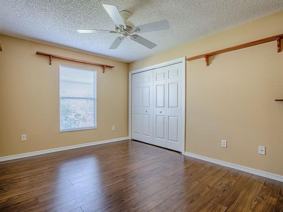 合同活跃: $359,000 (3 贝兹, 2 浴室, 1398 平方英尺)