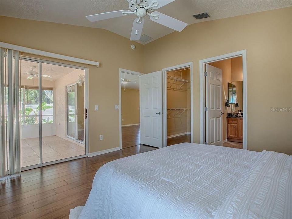 合同活跃: $359,000 (3 贝兹, 2 浴室, 1398 平方英尺)