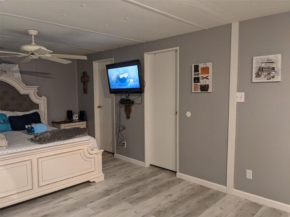 For Sale: $180,000 (4 beds, 3 baths, 1912 Square Feet)