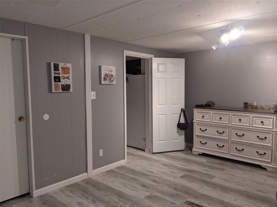 For Sale: $180,000 (4 beds, 3 baths, 1912 Square Feet)